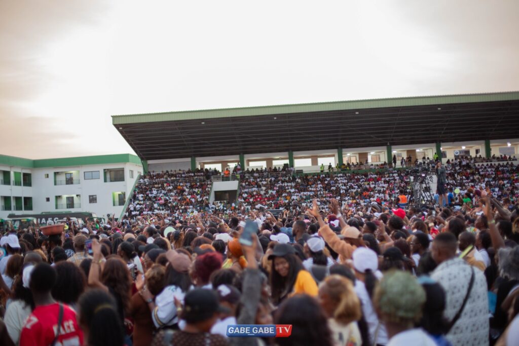 492720798_122260233842008883_2289858102129901781_n-1024x683 Djelykaba Bintou : un concert « Renaissance » triomphal au Stade Petit Sory de Nongo