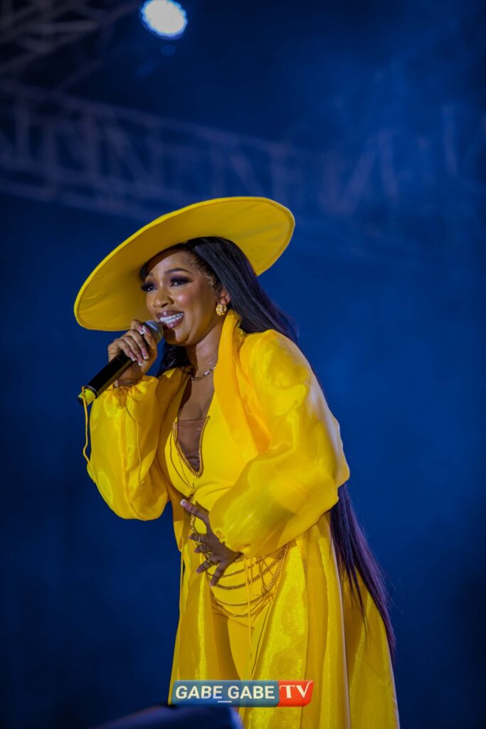 493289622_122260250120008883_4866777077100706360_n-683x1024 Djelykaba Bintou : un concert « Renaissance » triomphal au Stade Petit Sory de Nongo