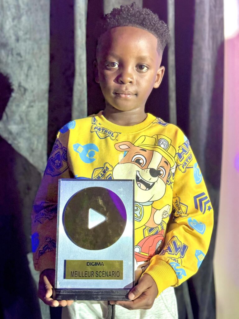 534410297_751946394382402_4475727916344905865_n-768x1024 Nova Smith et Fils sacrés au DIGIMA 2025 pour le prix du Meilleur Scénario