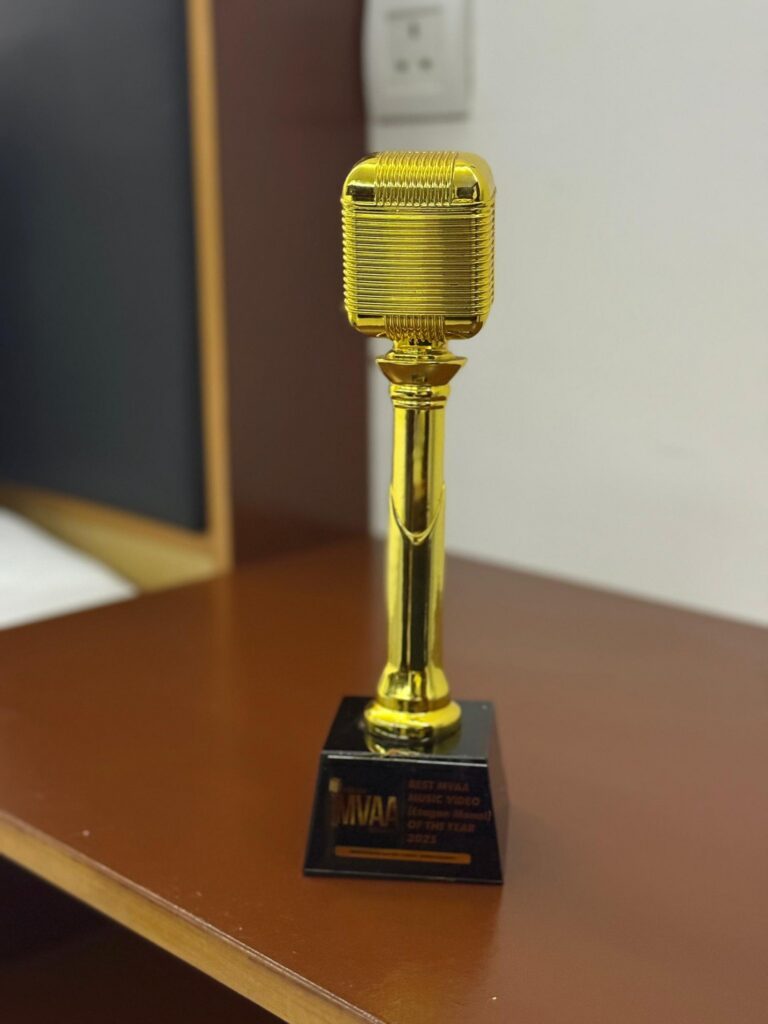 565799768_1262532375562931_66346946759464827_n-768x1024 Tenin Diawara sacrée aux Africa Music Video Awards 2025 avec “Etangan Manai”