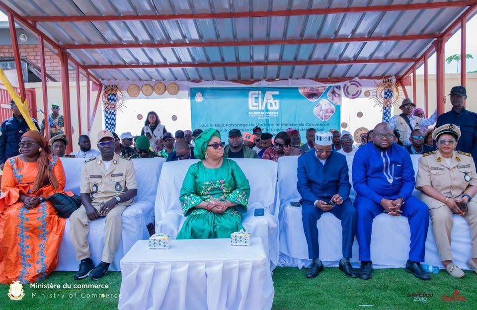 89fd5a6b-fb66-4d7f-963c-ae4afa139ba1 Modernisation du réseau consulaire : la Ministre du Commerce en tournée dans les préfectures