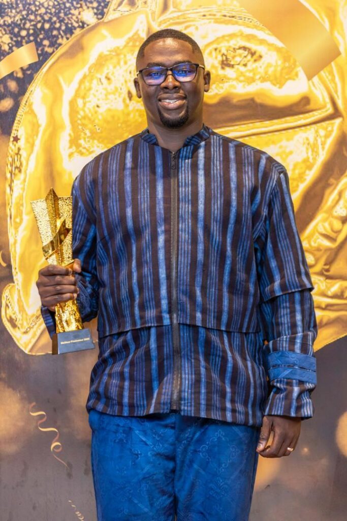 2408bae2-5a7d-4224-99ef-f243710772d9-683x1024 Djemory Kouyaté "Summum Prod", couronné Meilleur Promoteur de l’Année aux VDMG 2025