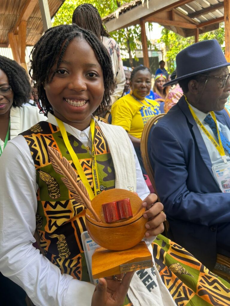 6265cdd0-1977-4015-8934-ca675bc79f7b-768x1024 À 15 ans, la Guinéenne Adama Kadé Touré remporte le Prix du Jeune Littéraire Africain au FILIGA