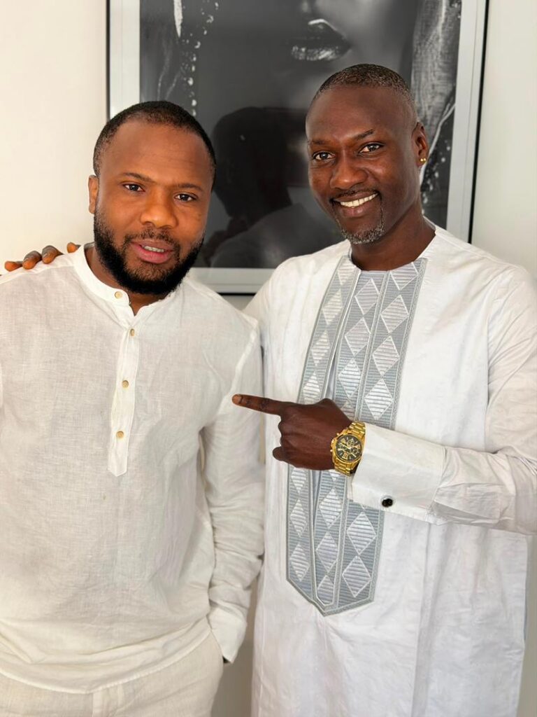 79245eb0-3be4-48c3-9720-fc30161cfd11-768x1024 De nouveau papa, Ismaël Bangoura donne à son fils le prénom d’Amadou Para